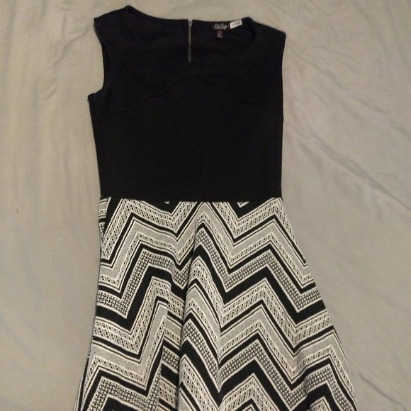 Black and White Dress - Picture 1 of 4